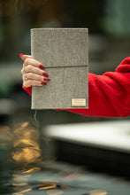 Načítať obrázok do zobrazovača galérie, Diár 2026 sivý, veľkosť: A5