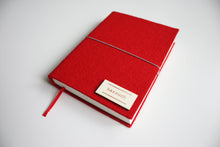 Načítať obrázok do zobrazovača galérie, Červený diár 2026 podľa Teba, veľkosť: A5