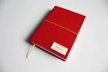 Načítať obrázok do zobrazovača galérie, Červený diár 2026 podľa Teba, veľkosť: A5