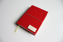 Načítať obrázok do zobrazovača galérie, Červený diár 2026 podľa Teba, veľkosť: A5