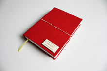 Načítať obrázok do zobrazovača galérie, Červený diár 2026 podľa Teba, veľkosť: A5