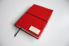 Načítať obrázok do zobrazovača galérie, Červený diár 2026 podľa Teba, veľkosť: A5