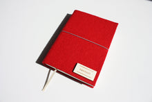 Načítať obrázok do zobrazovača galérie, Červený diár 2026 podľa Teba, veľkosť: A5