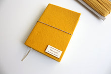 Načítať obrázok do zobrazovača galérie, Žltý Diár 2026 podľa Teba, veľkosť: A6