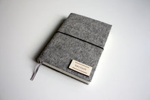 Načítať obrázok do zobrazovača galérie, Šedý Diár 2026 podľa Teba, veľkosť: A6