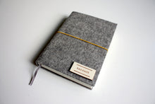 Načítať obrázok do zobrazovača galérie, Šedý Diár 2026 podľa Teba, veľkosť: A6