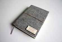 Načítať obrázok do zobrazovača galérie, Šedý Diár 2026 podľa Teba, veľkosť: A6