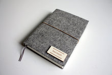 Načítať obrázok do zobrazovača galérie, Šedý Diár 2026 podľa Teba, veľkosť: A5