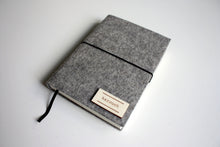 Načítať obrázok do zobrazovača galérie, Šedý Diár 2026 podľa Teba, veľkosť: A5