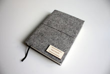 Načítať obrázok do zobrazovača galérie, Šedý Diár 2026 podľa Teba, veľkosť: A6