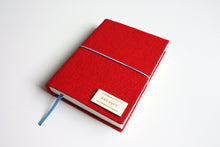 Načítať obrázok do zobrazovača galérie, Červený diár 2026 podľa Teba, veľkosť: A5