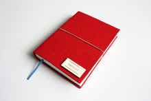 Načítať obrázok do zobrazovača galérie, Červený diár 2026 podľa Teba, veľkosť: A5