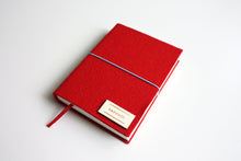 Načítať obrázok do zobrazovača galérie, Červený diár 2026 podľa Teba, veľkosť: A5
