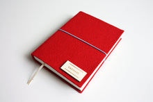 Načítať obrázok do zobrazovača galérie, Červený diár 2026 podľa Teba, veľkosť: A5