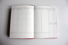 Načítať obrázok do zobrazovača galérie, Diár 2026 sivý, veľkosť: A5