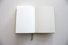 Načítať obrázok do zobrazovača galérie, Diár 2026 červený, veľkosť: A5