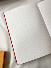 Načítať obrázok do zobrazovača galérie, Bullet Journal žltý, veľkosť: A5, bodkovaný