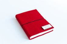 Načítať obrázok do zobrazovača galérie, Diár 2026 červený, veľkosť: A5