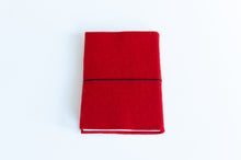 Načítať obrázok do zobrazovača galérie, Diár 2026 červený, veľkosť: A5