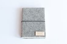 Načítať obrázok do zobrazovača galérie, Diár 2026 sivý, veľkosť: A6