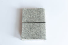 Načítať obrázok do zobrazovača galérie, Diár 2026 sivý, veľkosť: A6