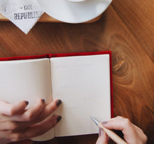 Načítať obrázok do zobrazovača galérie, Zápisník čisté strany veľkosť A6/A5, červený
