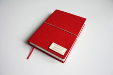 Načítať obrázok do zobrazovača galérie, Červený diár 2026 podľa Teba, veľkosť: A6