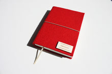 Načítať obrázok do zobrazovača galérie, Červený diár 2026 podľa Teba, veľkosť: A6