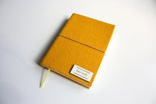 Načítať obrázok do zobrazovača galérie, Žltý Diár 2026 podľa Teba, veľkosť: A5