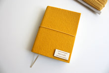 Načítať obrázok do zobrazovača galérie, Žltý Diár 2026 podľa Teba, veľkosť: A5