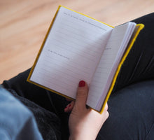 Načítať obrázok do zobrazovača galérie, Knihovník - čitateľský diár, červený