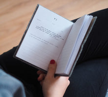 Načítať obrázok do zobrazovača galérie, Knihovník - čitateľský diár, žltý