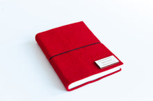 Načítať obrázok do zobrazovača galérie, Diár 2026 červený, veľkosť: A6