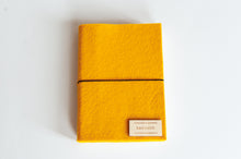 Načítať obrázok do zobrazovača galérie, Diár 2026 žltý, veľkosť: A6