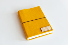 Načítať obrázok do zobrazovača galérie, Diár 2026 žltý, veľkosť: A6