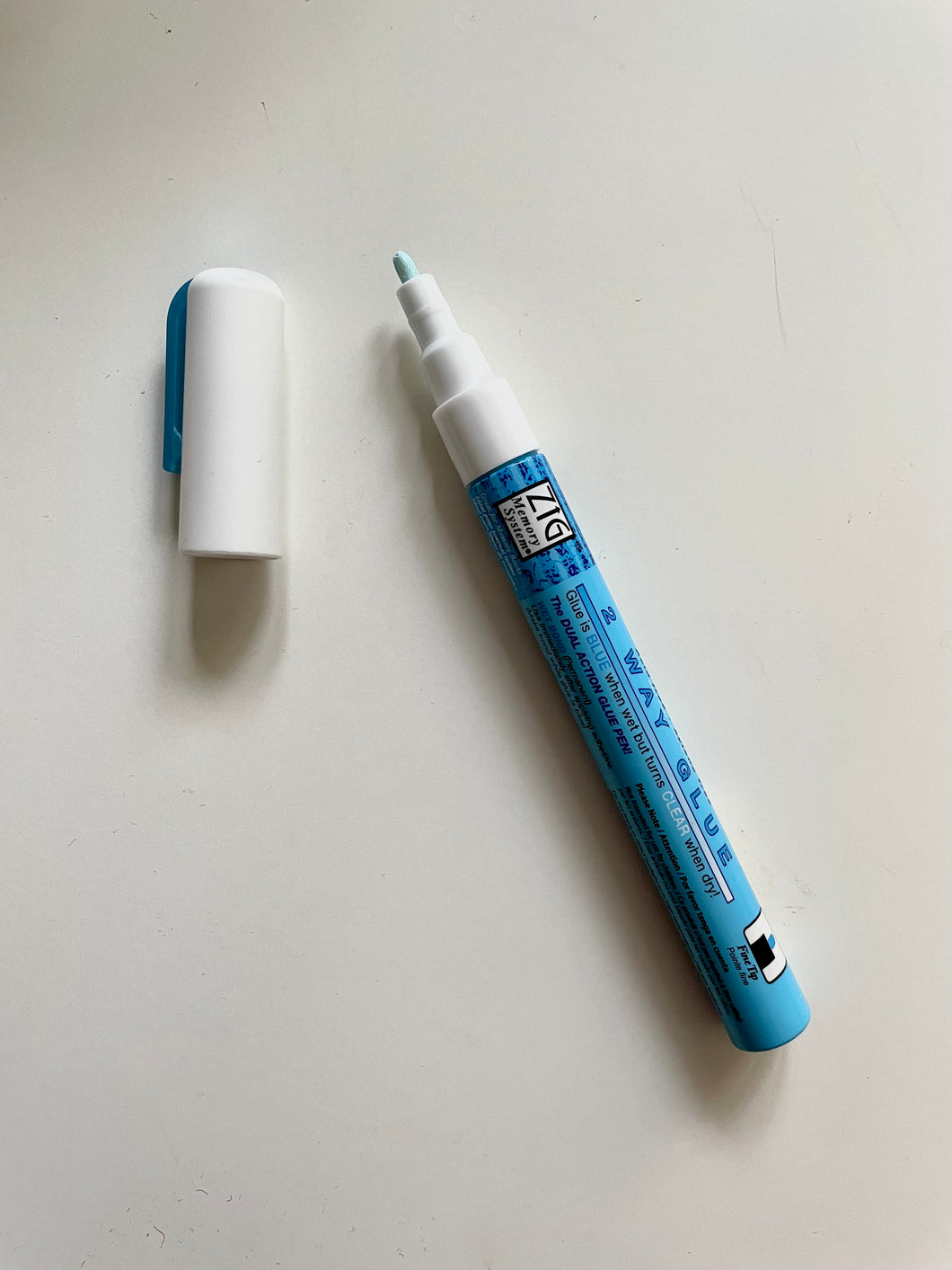 Zig 2 Way Glue Pen Carded Fine Tip.